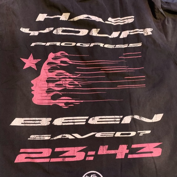 L Large Graphic Tee - Picture 5 of 5